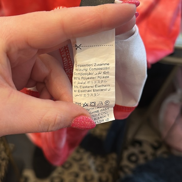 SHEIN curve t shirt - Picture 3 of 4